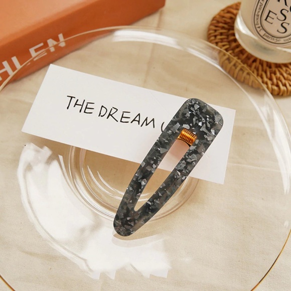 NEW | 2 Pieces - Trendy Hair Barrettes Clips Set - Picture 2 of 4